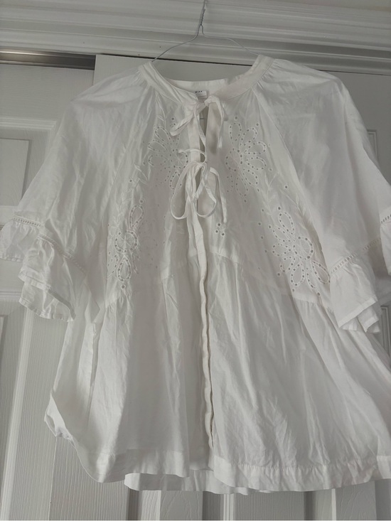 GAP Tops - GAP White Eyelet Tie-Front Flutter Sleeve Blouse